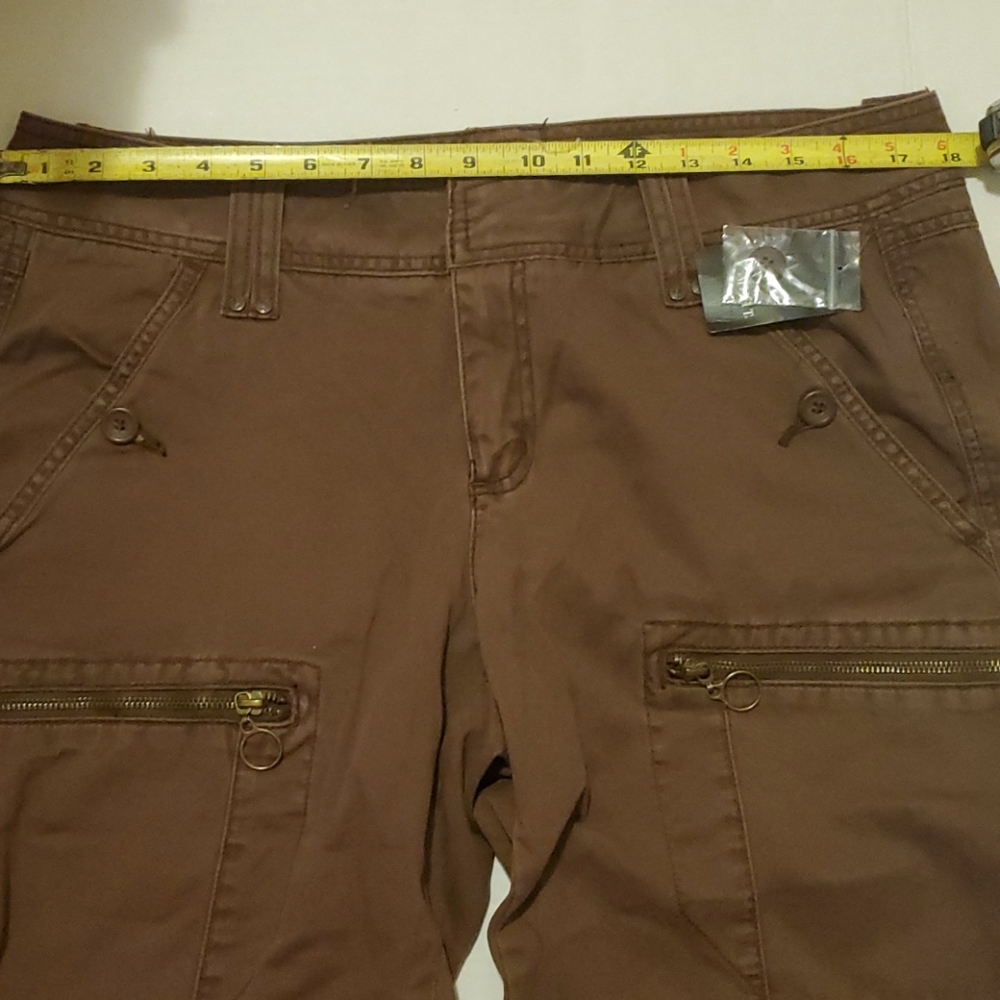 NWT: Mixit Cargo Capris - Picture 13 of 15